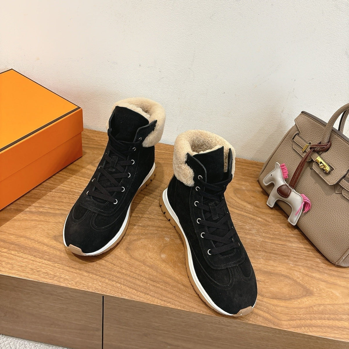 HM 26S Fur-Lined High Top Sneakers Black Suede