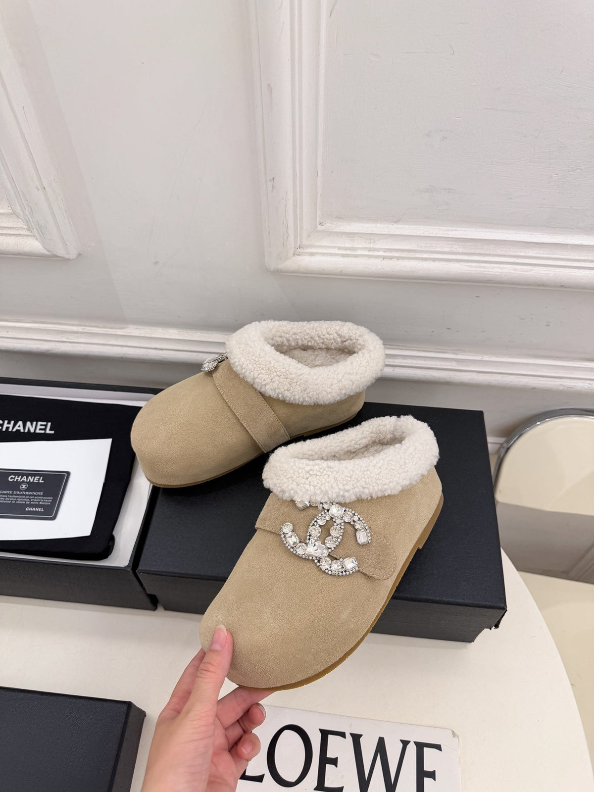 CC 26FW Crystal CC Buckle Shearling-Lined Mules 2.5cm Suede 164882