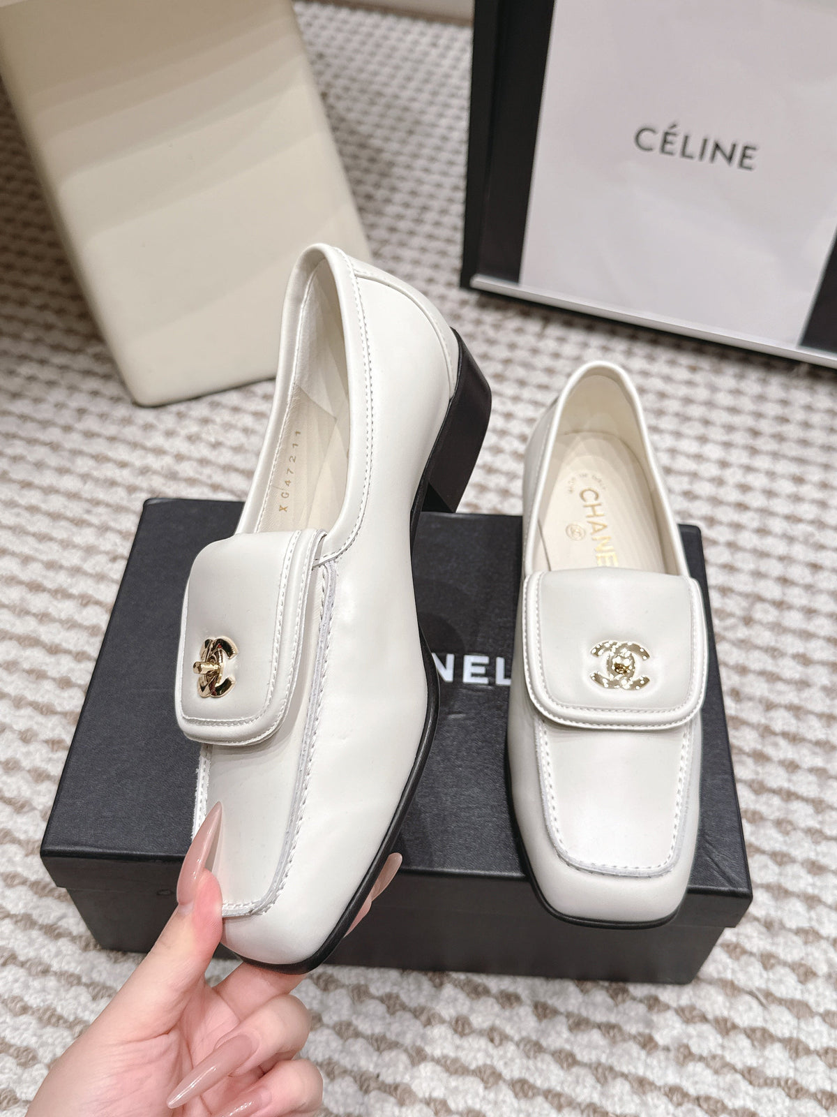 CC 26S Loafers in White Calfskin with Gold-Tone CC Logo
