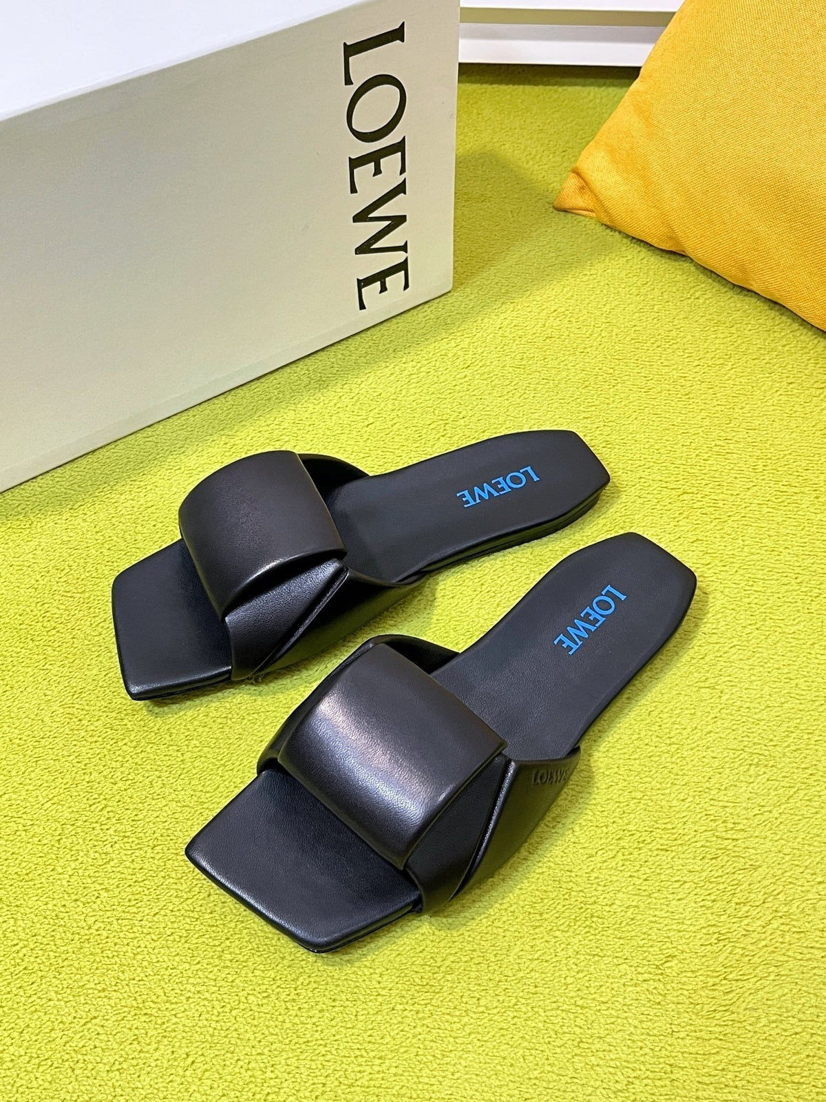 LW 26S Origami Slide Sandals Black Leather 137669