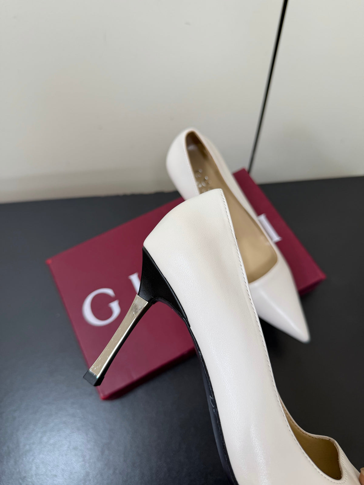 Gucci 26s Pointed Toe Pumps 8.5cm White Calfskin