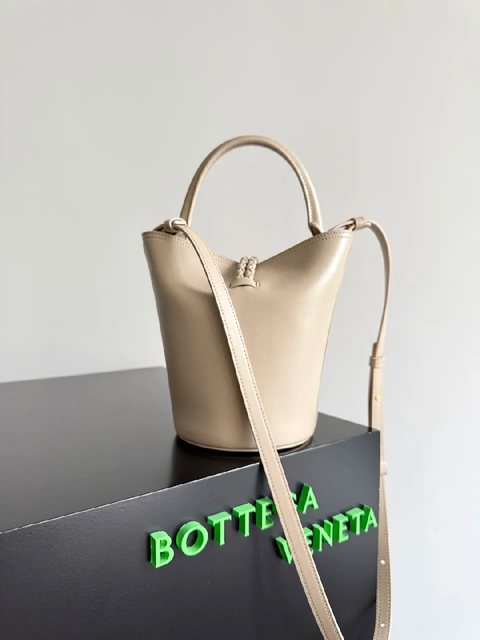 BV 25S Small Liberta Bag 22cm Beige Calfskin GHW