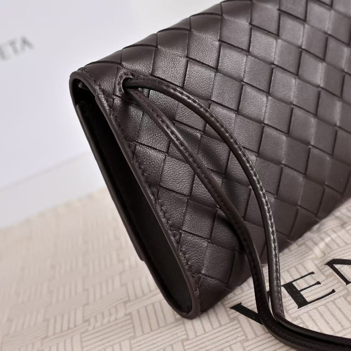 BV Andiamo Zipper Card Holder 19cm in Chocolate Leather