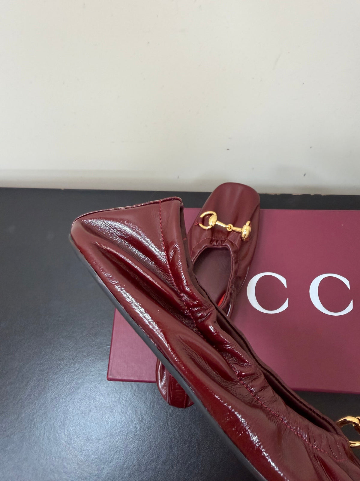 Gucci 26S Ballet Flats In Burgundy Red Shiny Calfskin Gold Hardware