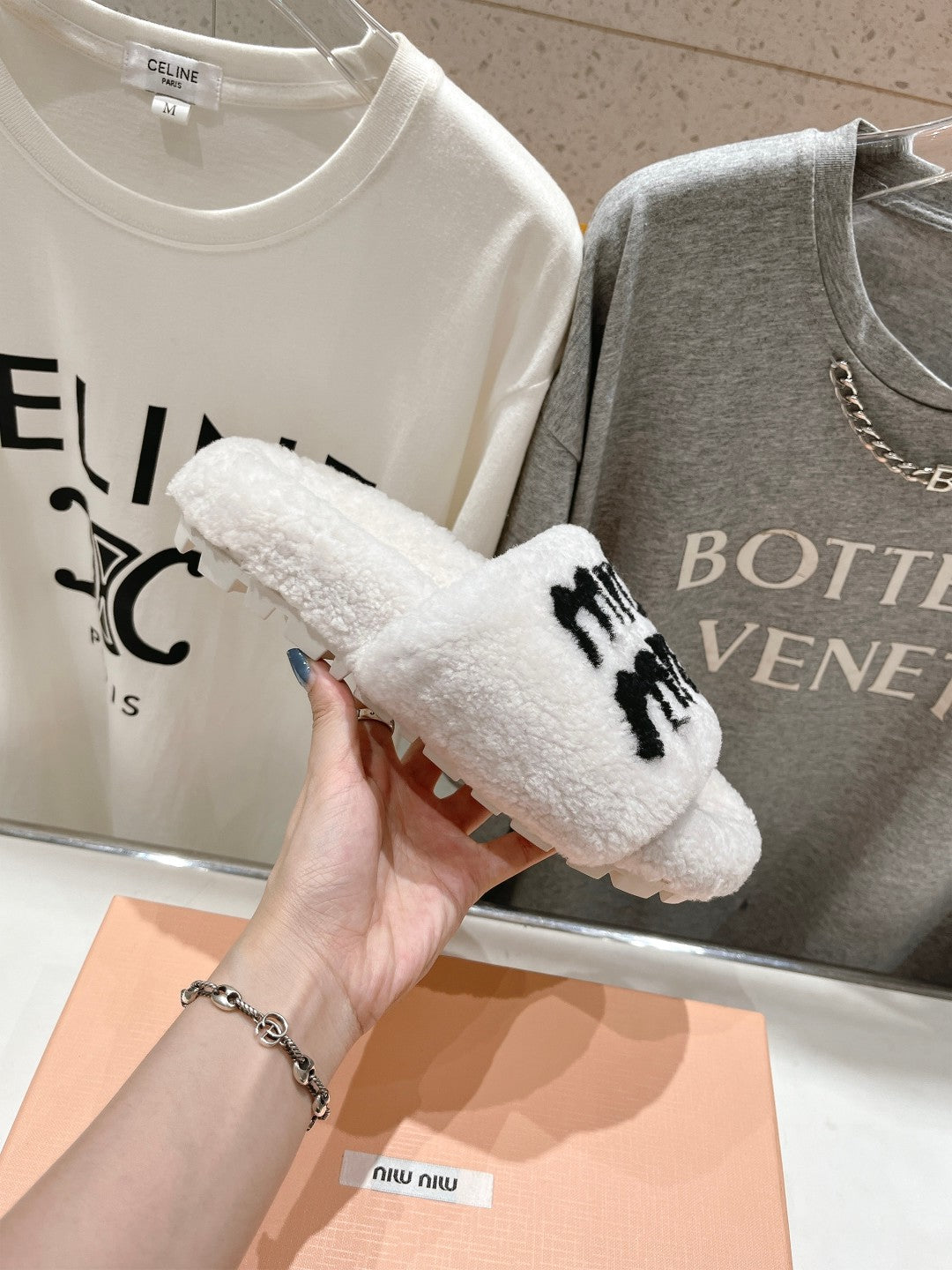 Miumiu 26s Sandals Cream White Shearling With Logo Lettering