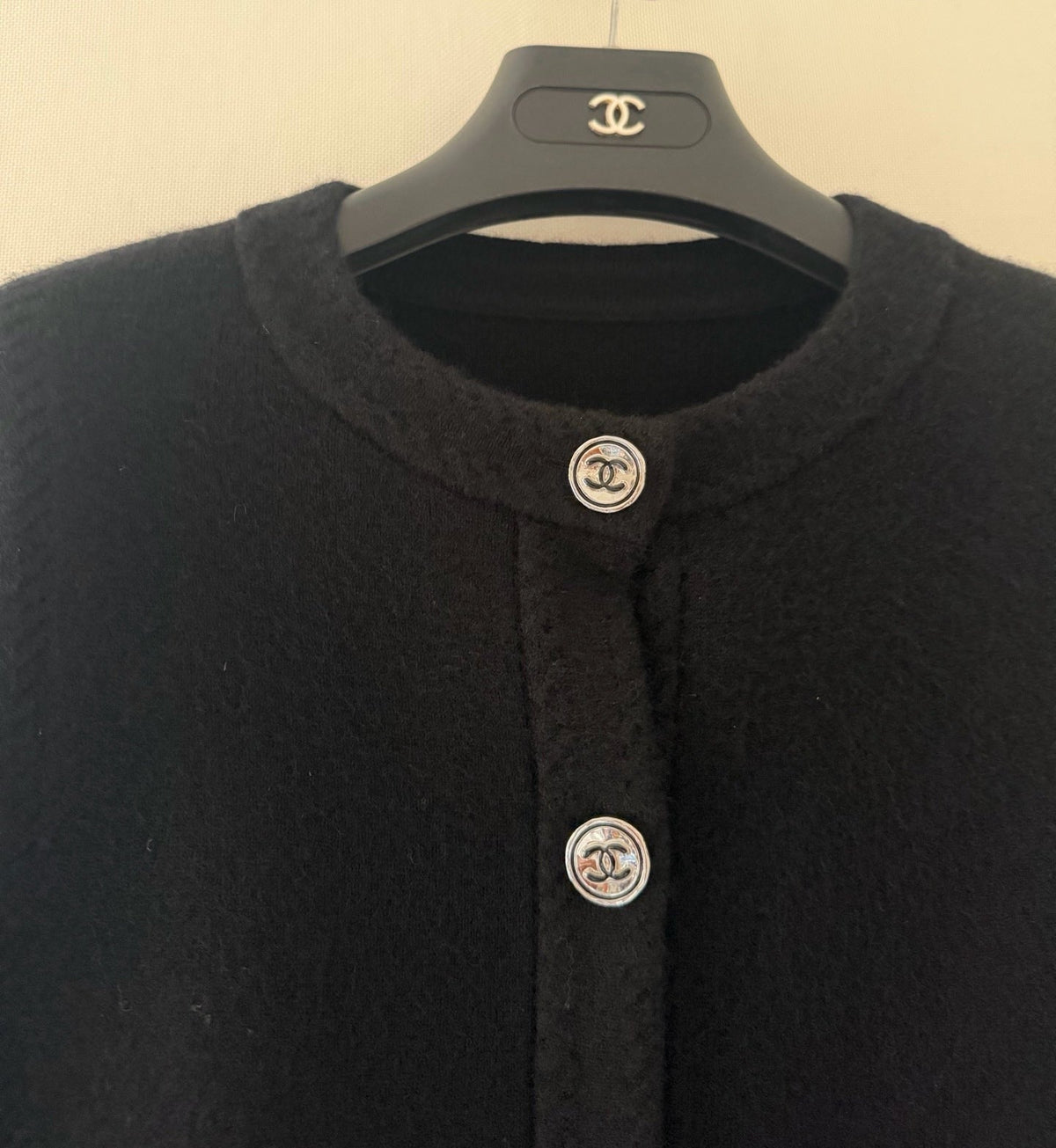 CC 26B Pocket Cardigan Black Cashmere 436263