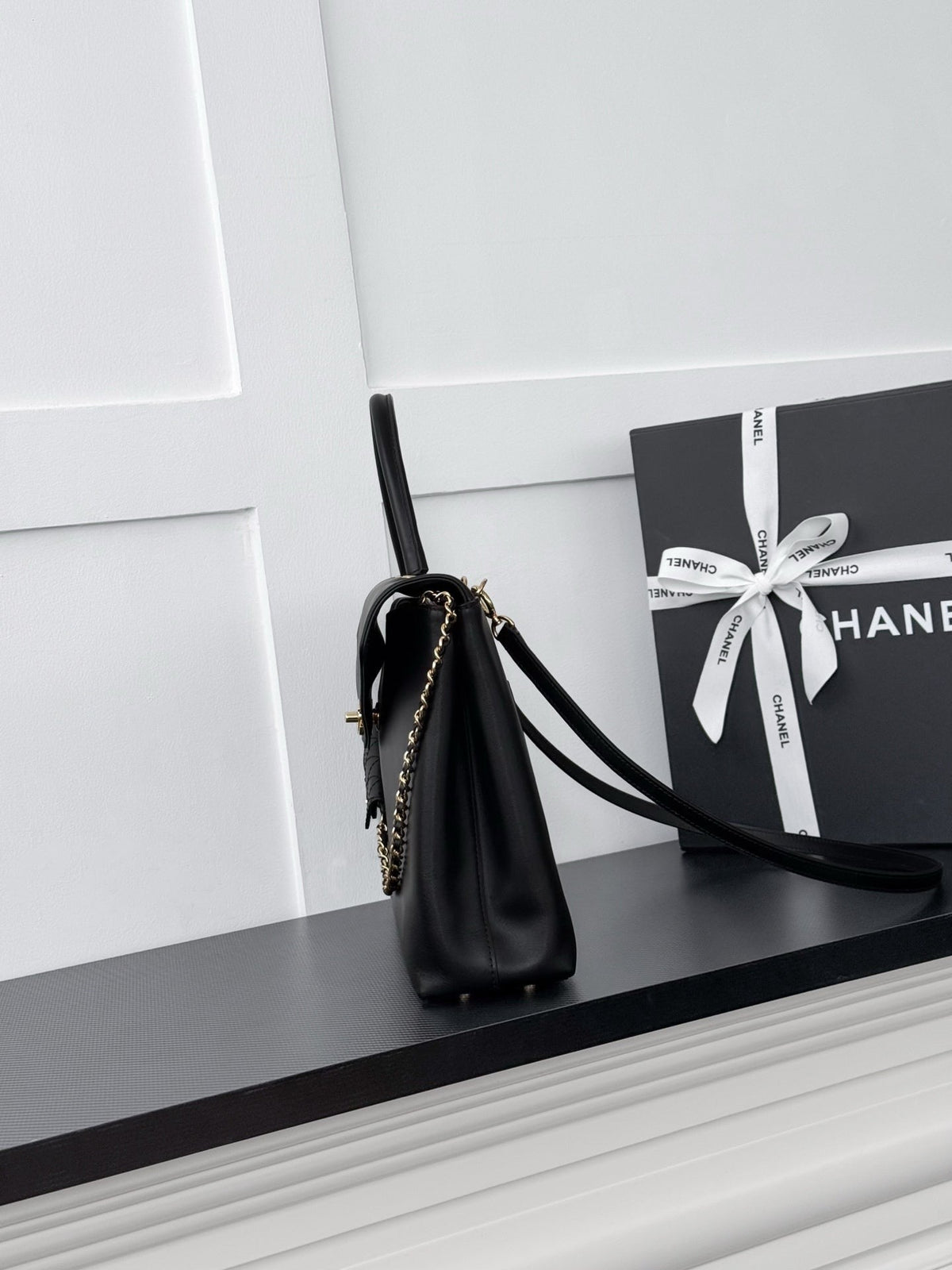 CC 26B Maxi Top Handle Flap Bag Mini Pouch 32cm Black Calfskin 6309