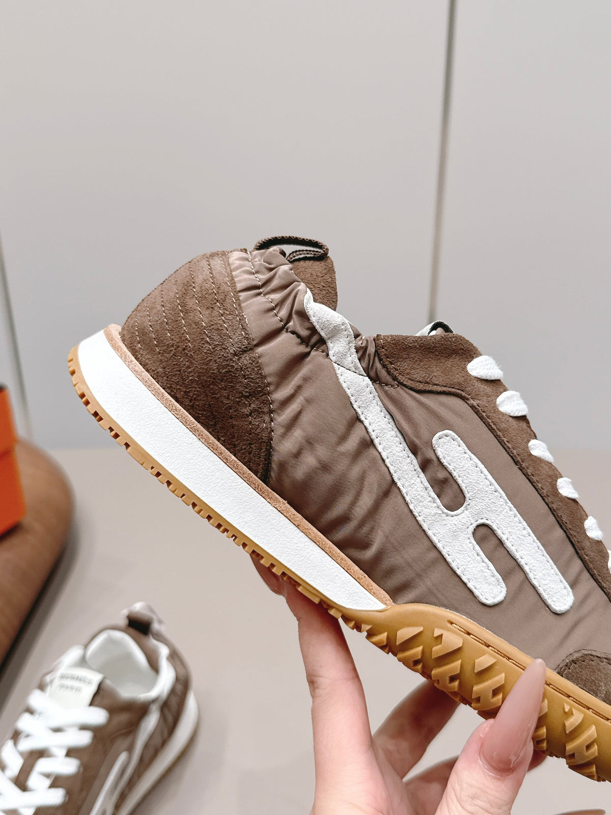 HM 26S Bouncing Sneakers Brown Nylon Suede