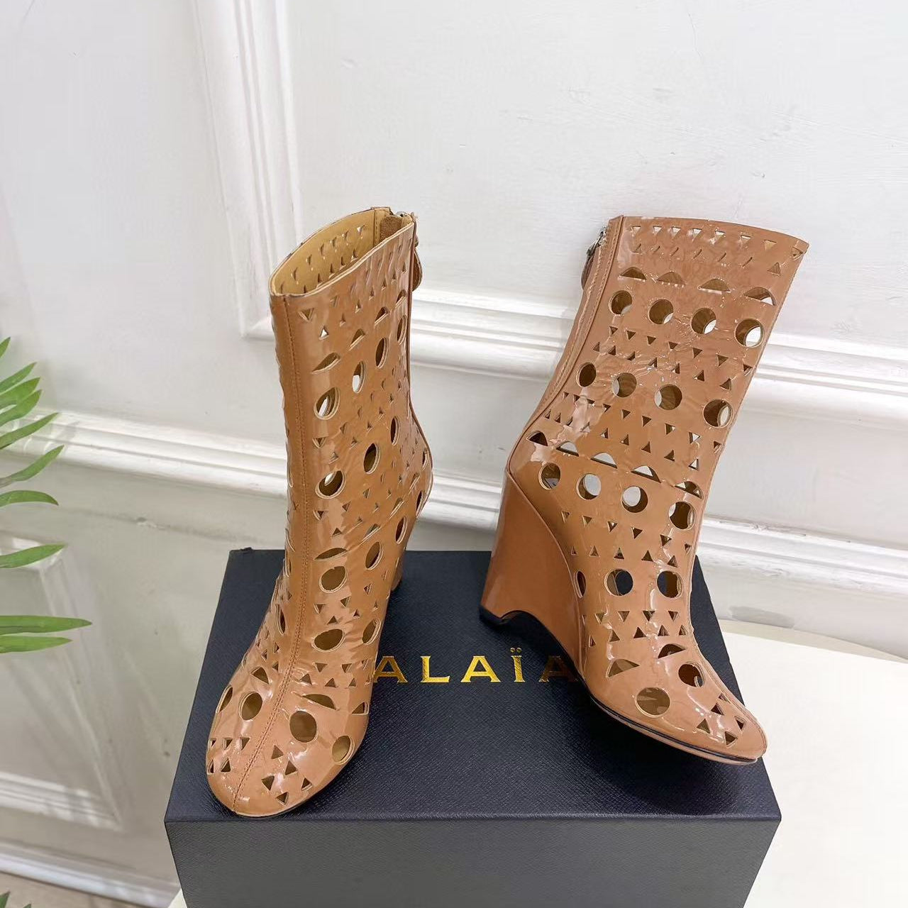 Alaïa Vienne Low-Cut Wedge Boots 90mm Brown Suede Perforated
