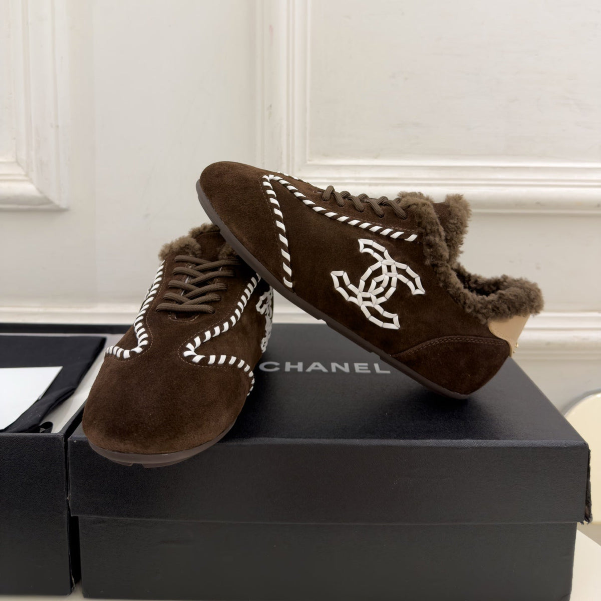 CC 26FW Shearling-Lined Low-Top Sneakers CC Logo Suede 164879