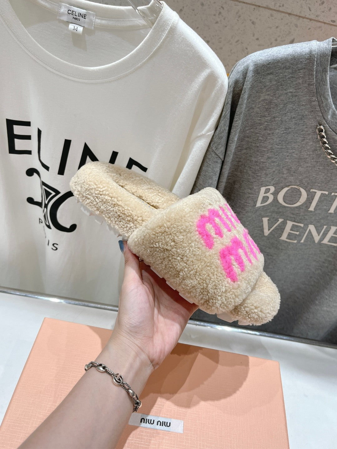 Miumiu 26s Sandals Light Beige Shearling With Logo Lettering