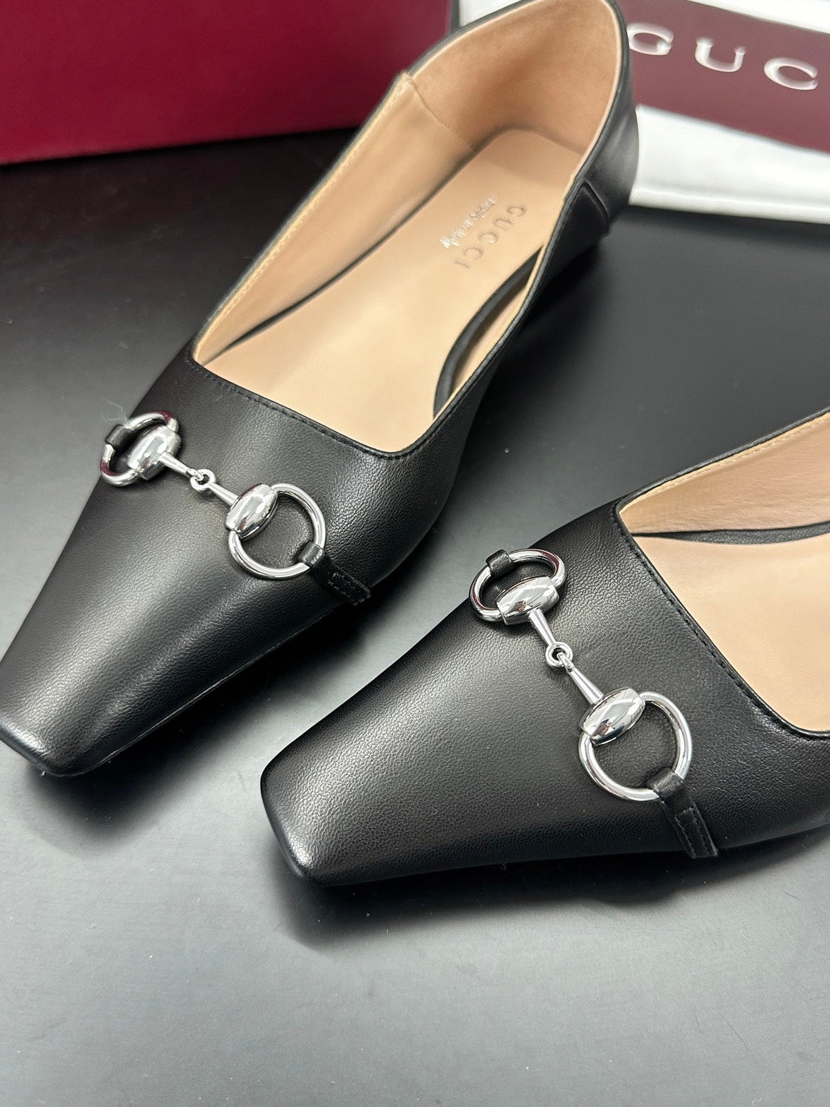 Gucci 26S Vittoria Ballerina Shoes In Black Calfskin