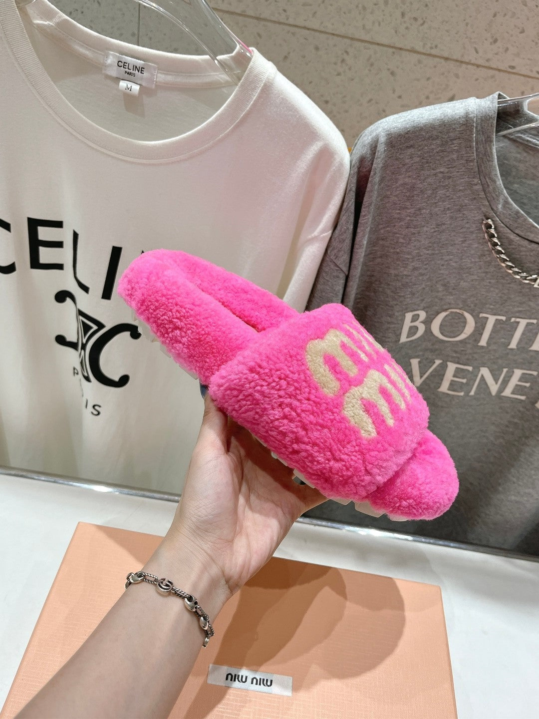 Miumiu 26s Sandals Pink Shearling With Logo Lettering