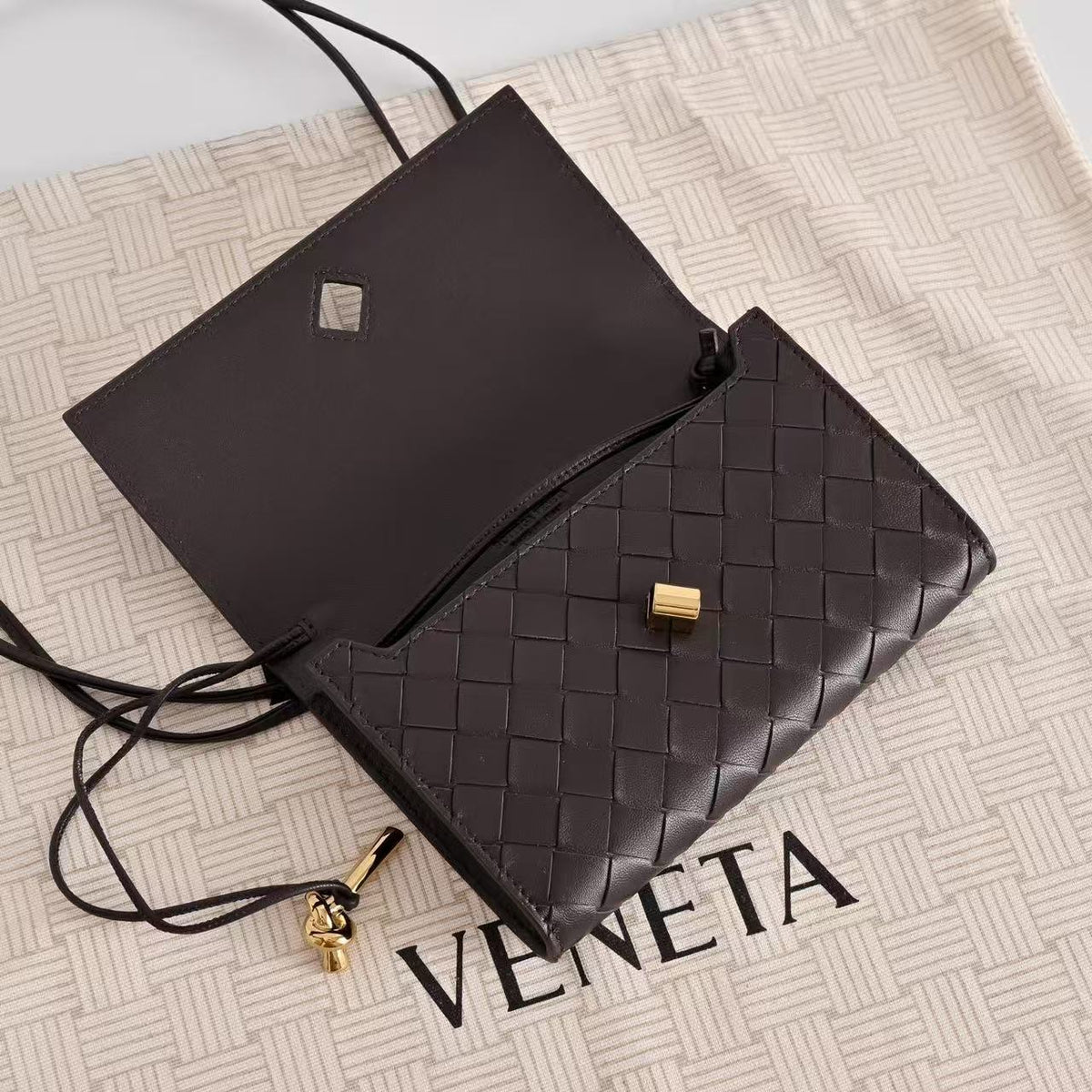 BV Andiamo Zipper Card Holder 19cm in Chocolate Leather