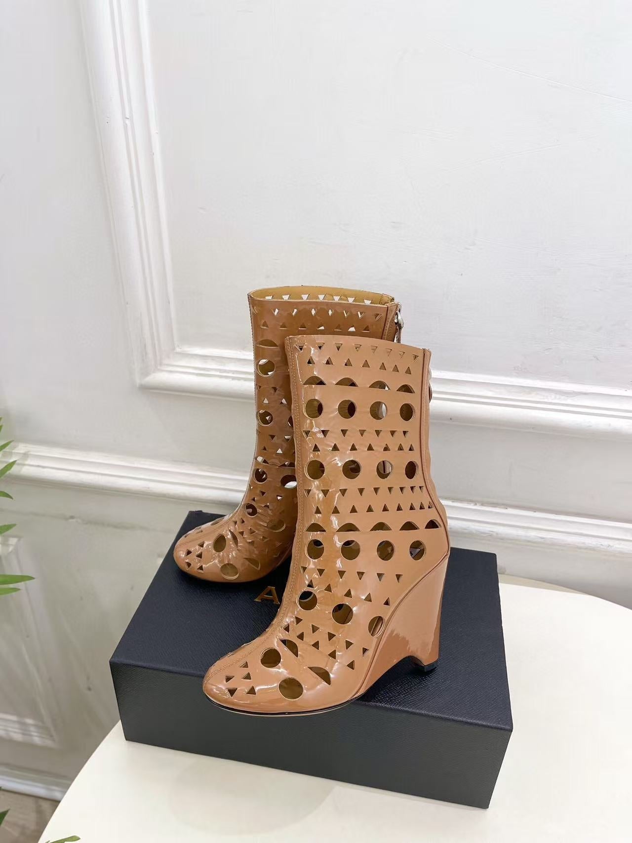 Alaïa Vienne Low-Cut Wedge Boots 90mm Brown Suede Perforated