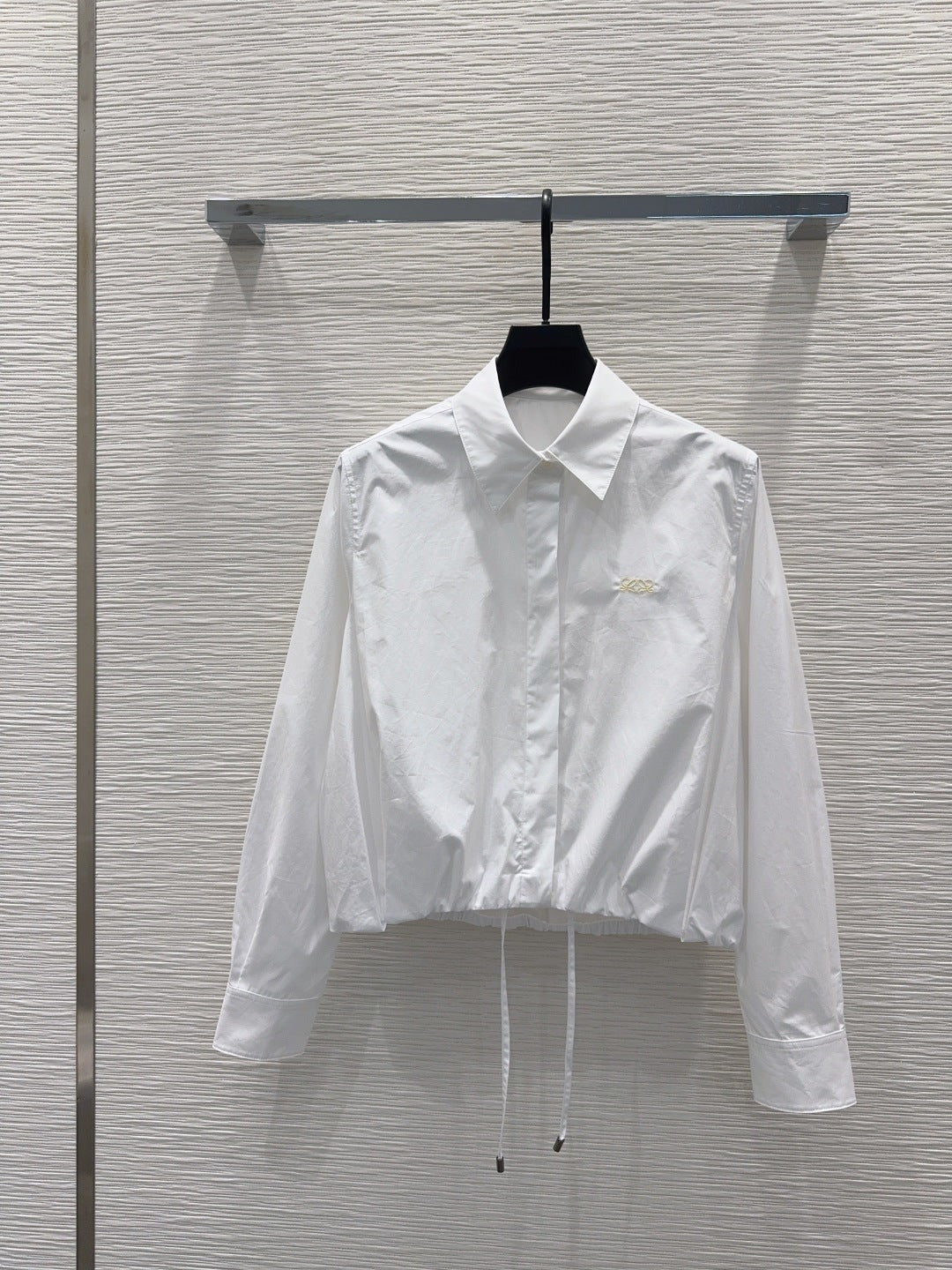 LW 26S Double L Shirt Pointed Collar Drawstring Hem Logo Cotton 436485