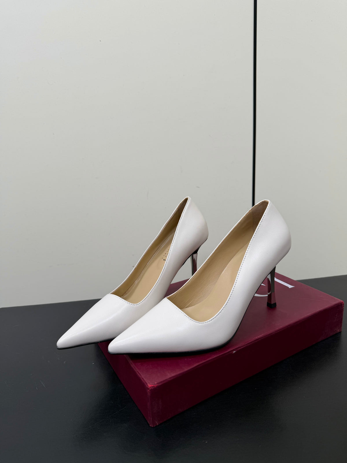 Gucci 26s Pointed Toe Pumps 8.5cm White Calfskin