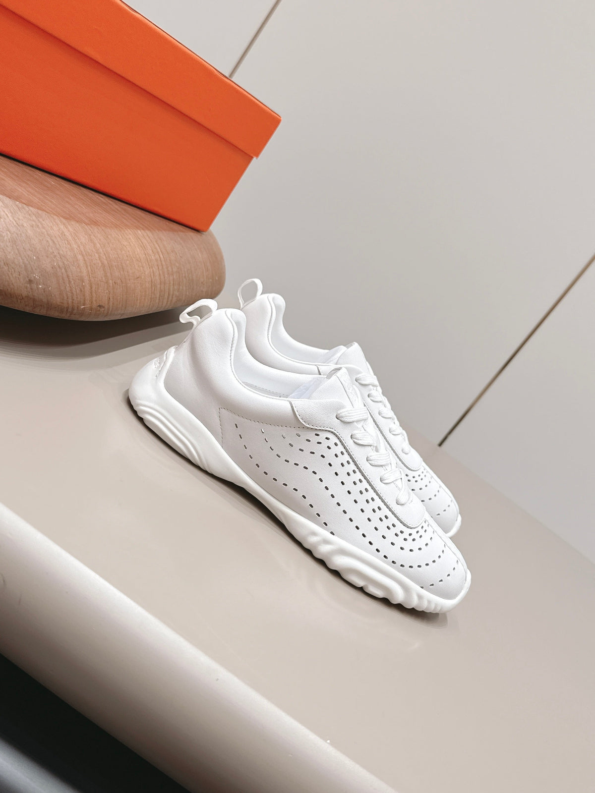 HM 26S Trail Sneakers White Perforated Calfskin