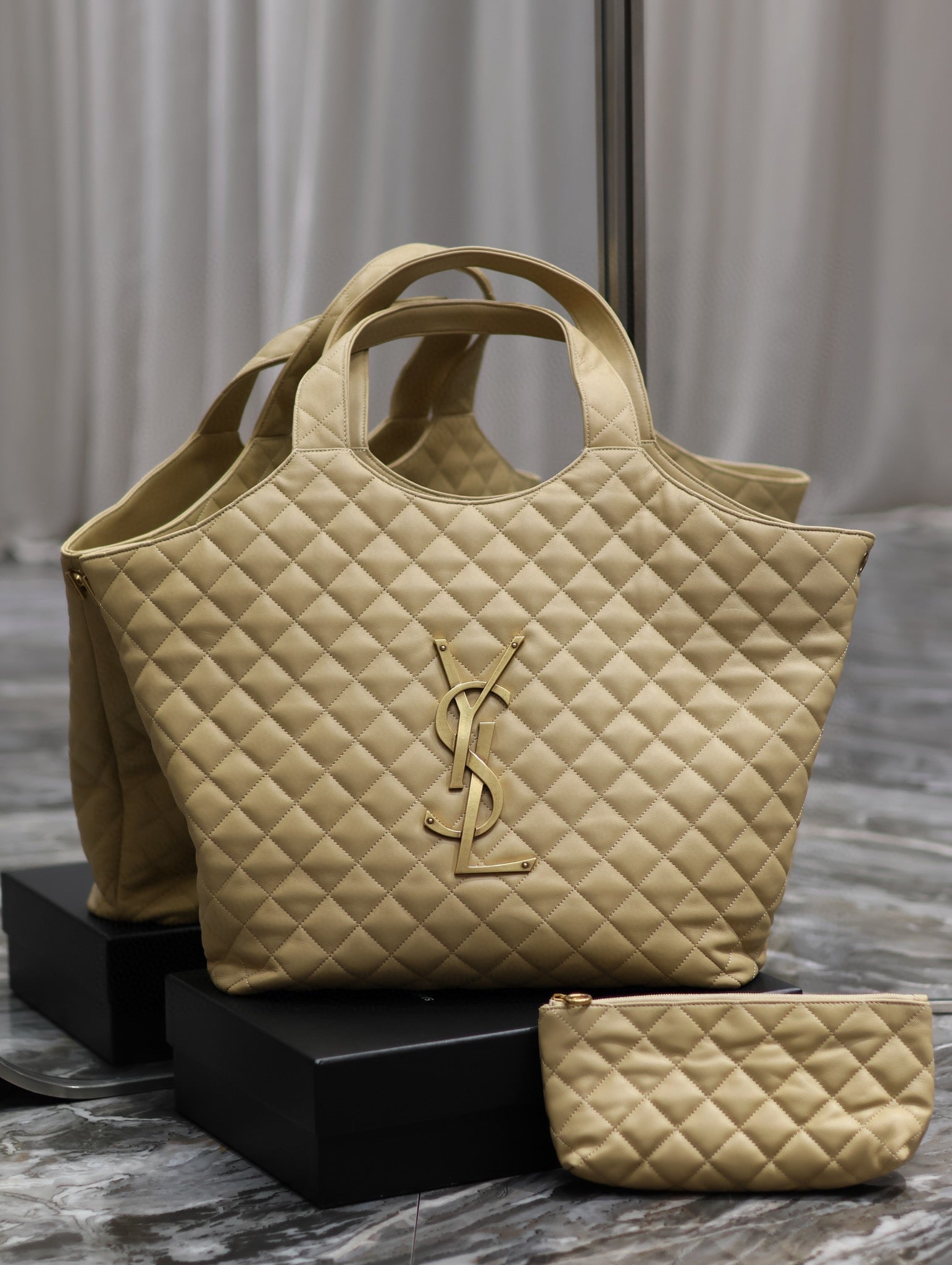 ICARE MAXI SHOPPING BAG IN QUILTED BEIGE LAMBSKIN