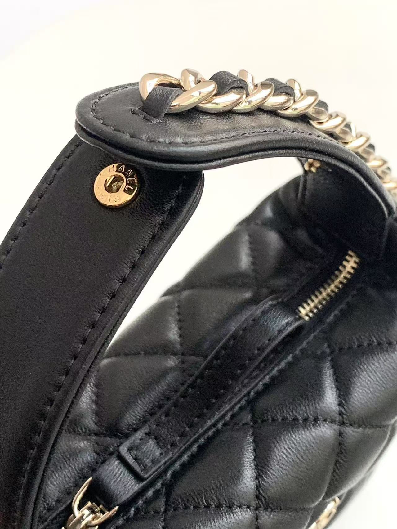 CC CHANEL Hula Hoop Clutch Black Calfskin