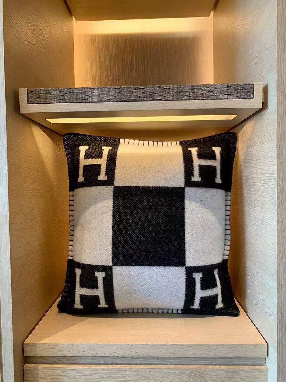 HM Throw pillow 50 x 50 Cashmere
