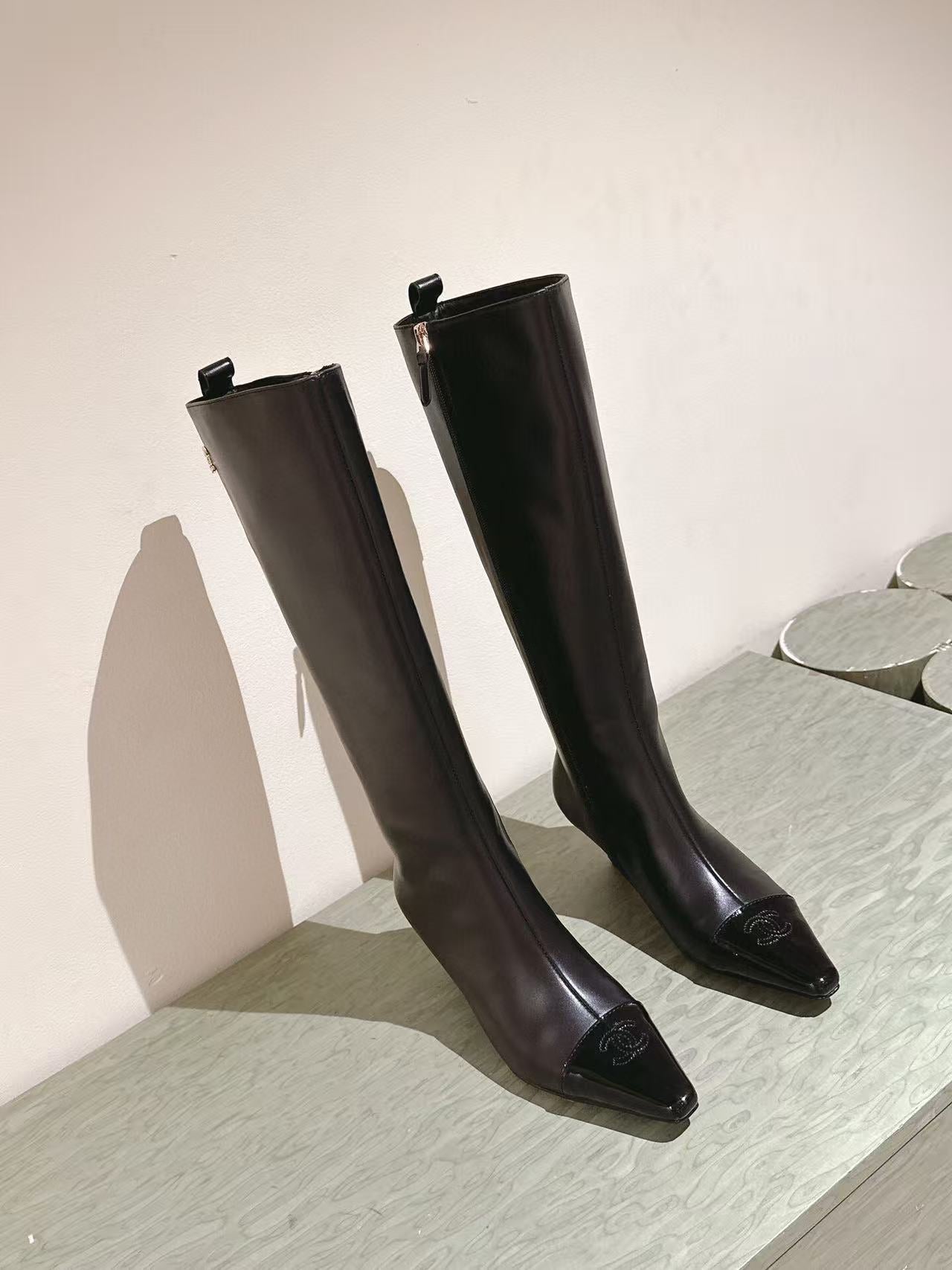 CC Knee-High Pointed Toe Chunky Heel Boots 50mm Black Sheepskin