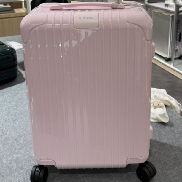 Rimowa 2025 Essential Suitcase Pink Polycarbonate