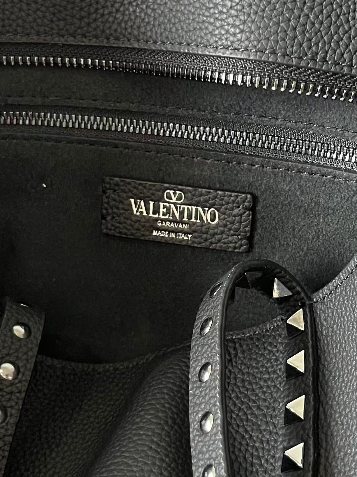 Valentino Garavani Rockstud Shopping Bag Black Grainy Calfskin