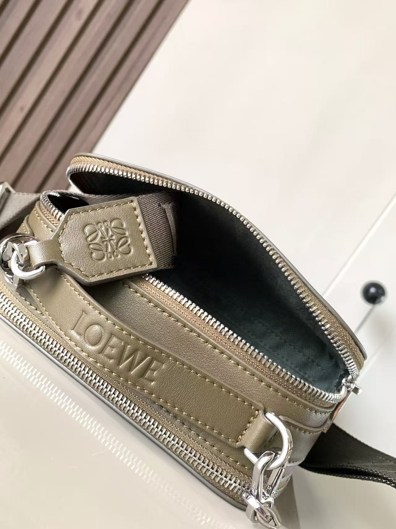 Loewe Camera 18 MiniBag Olive Green Leather