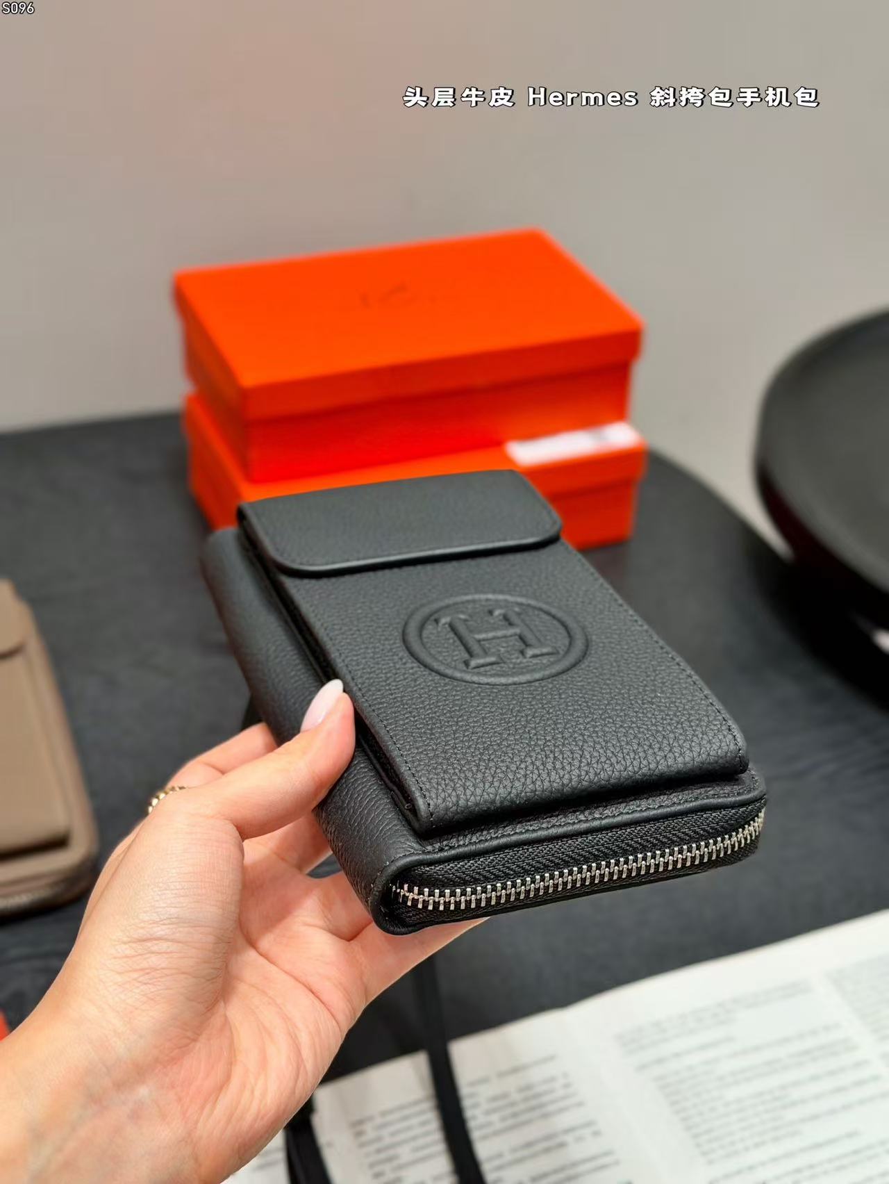 HM H-Logo Phone Wallet Bag 19cm In Black Togo Leather