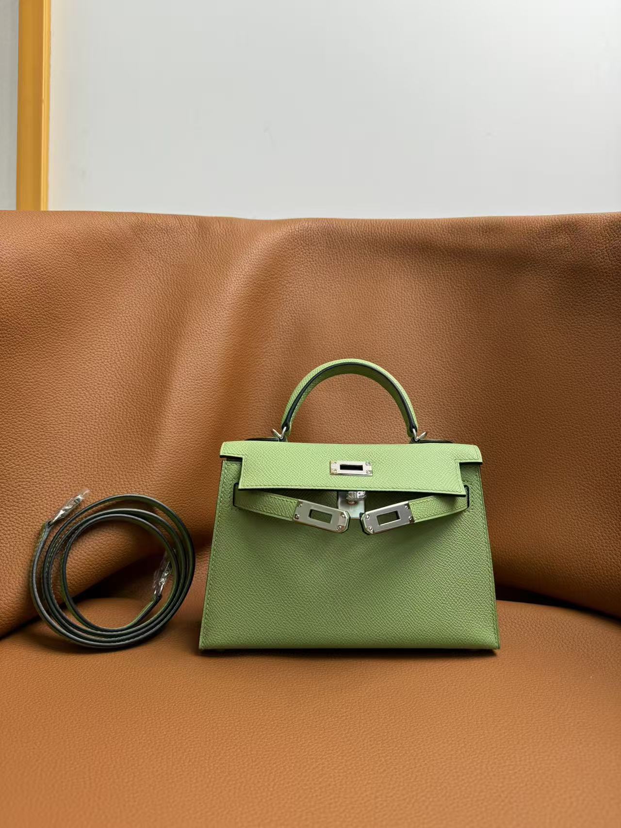 HM Kelly Green Pastel Epsom Leather SHW (19 x 12 x 6cm)