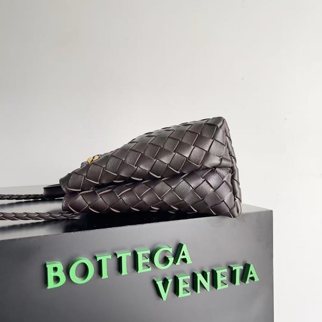 BV 26s Intrecciato Andiamo Small Fondant Leather 122046