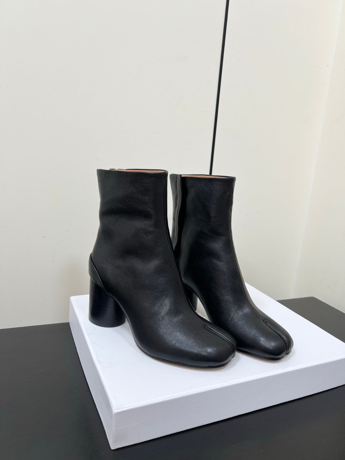 MM Tabi Ankle Boots 7.5cm Black Leather