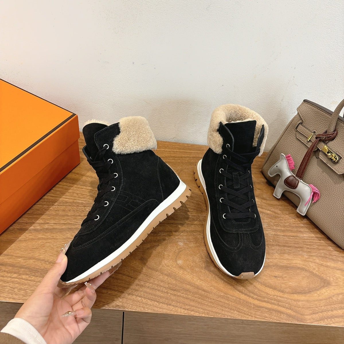 HM 26S Fur-Lined High Top Sneakers Black Suede