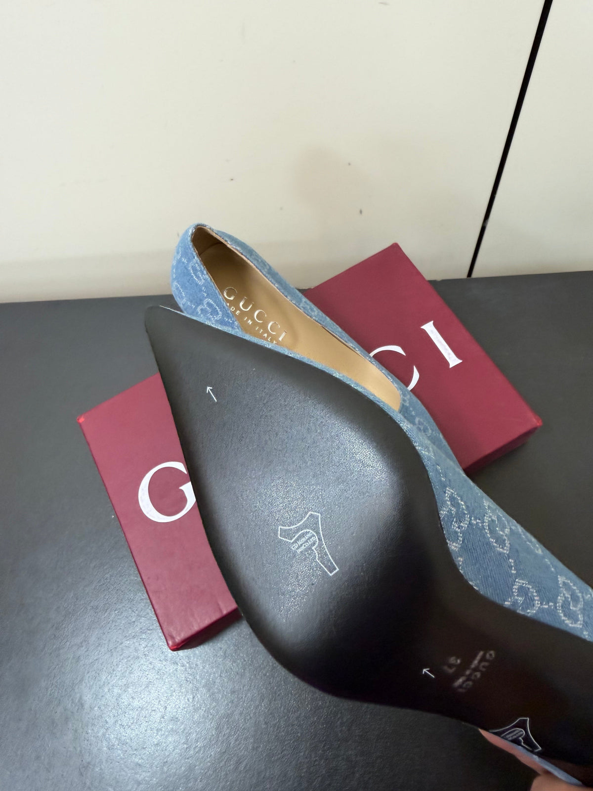 Gucci 26s Pointed Toe Pumps 8.5cm Light Blue Denim GG Monogram