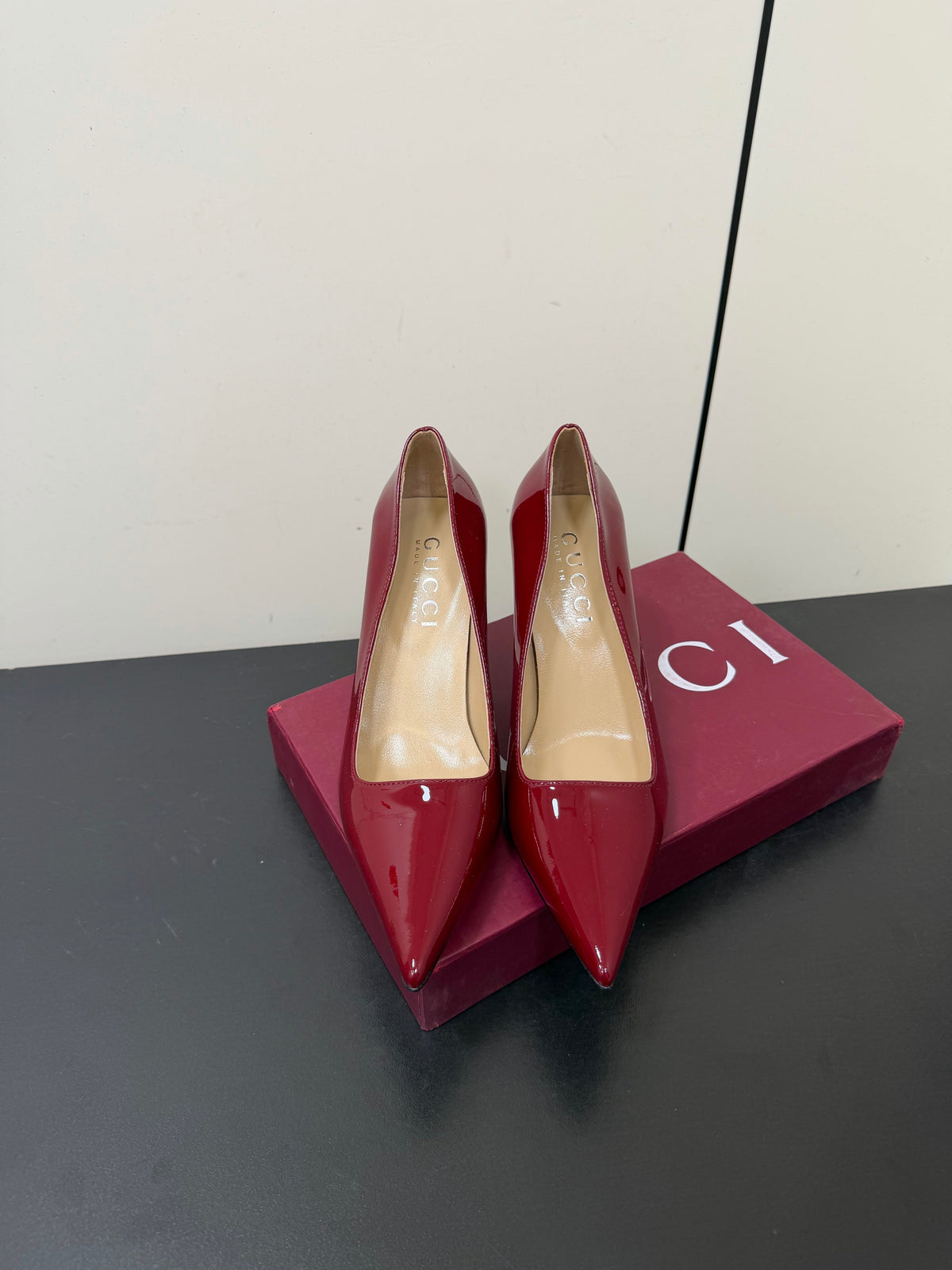Gucci 26s Pointed Toe Pumps 8.5cm Burgundy Red Patent Calfskin