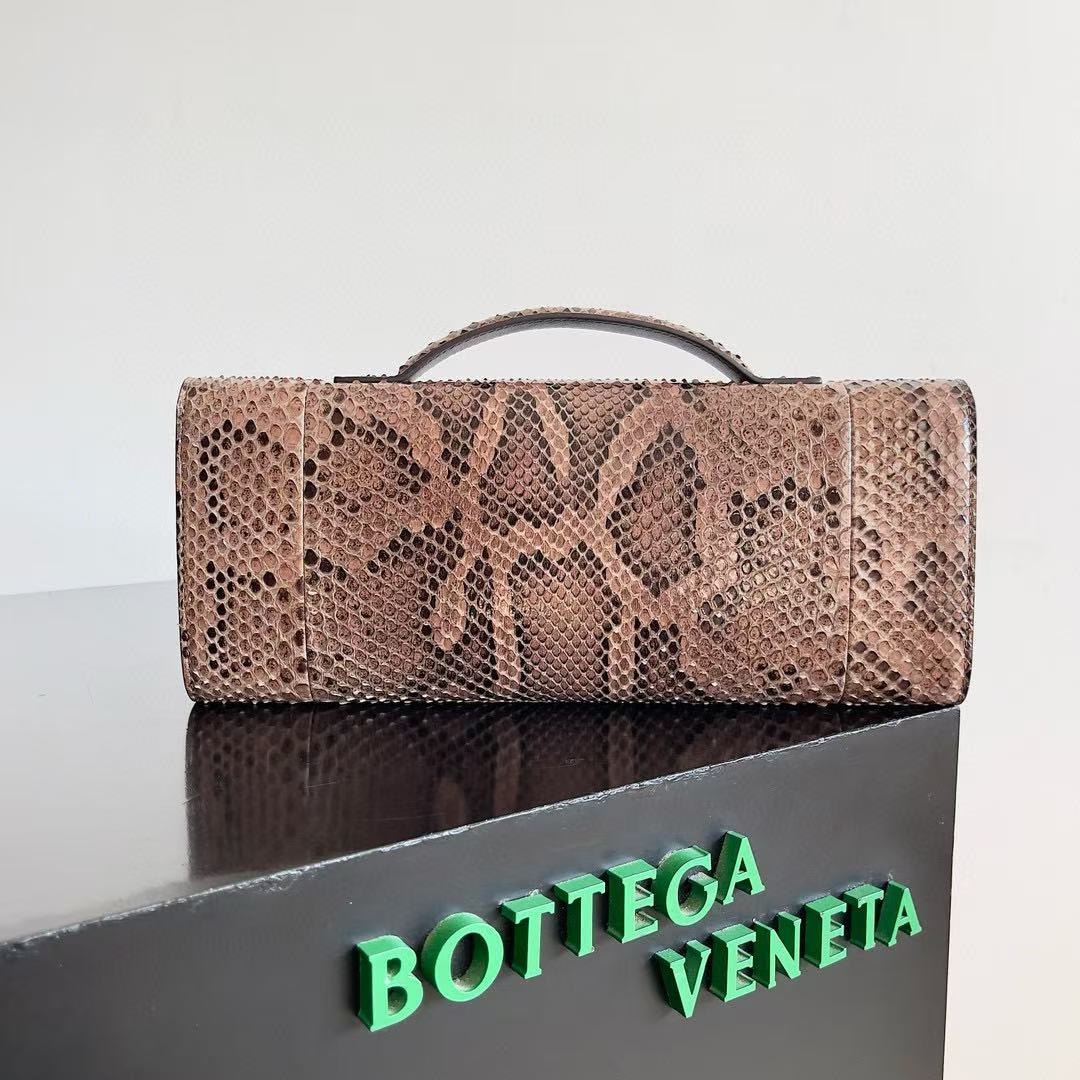 BV Long Clutch Andiamo With Handle 31cm Python Lambskin