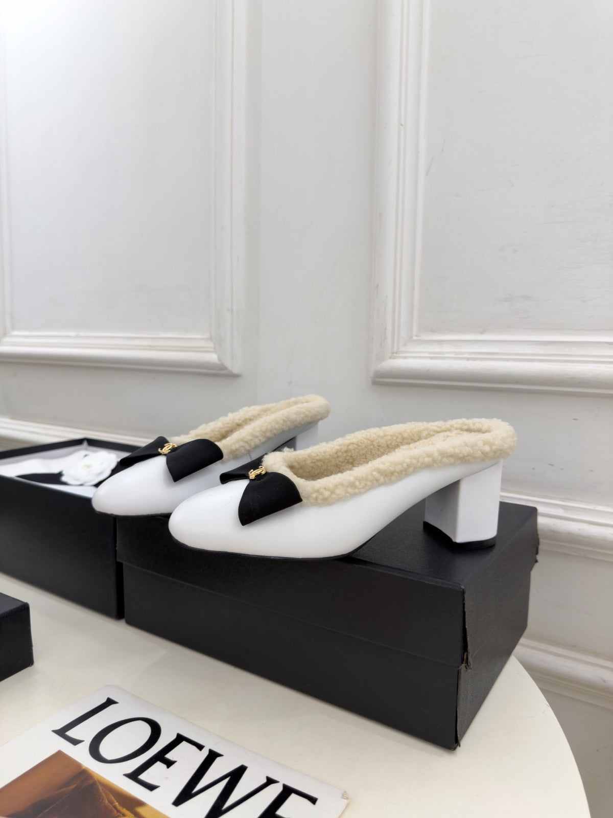 CC 26FW Shearling-Lined Bow Mules 6cm Suede Leather 164884