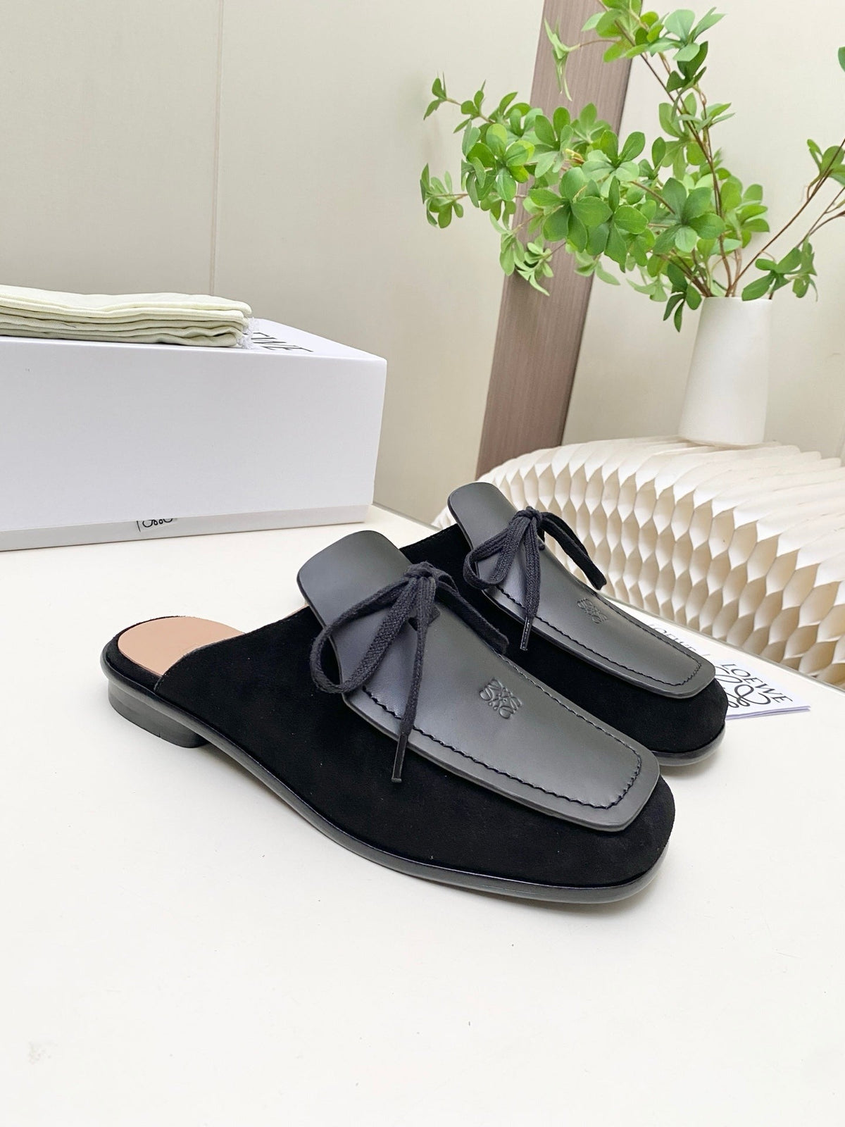 LW 26s Flat Mules In Black Calfskin And Suede