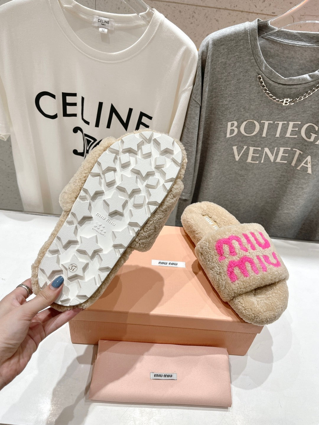 Miumiu 26s Sandals Light Beige Shearling With Logo Lettering