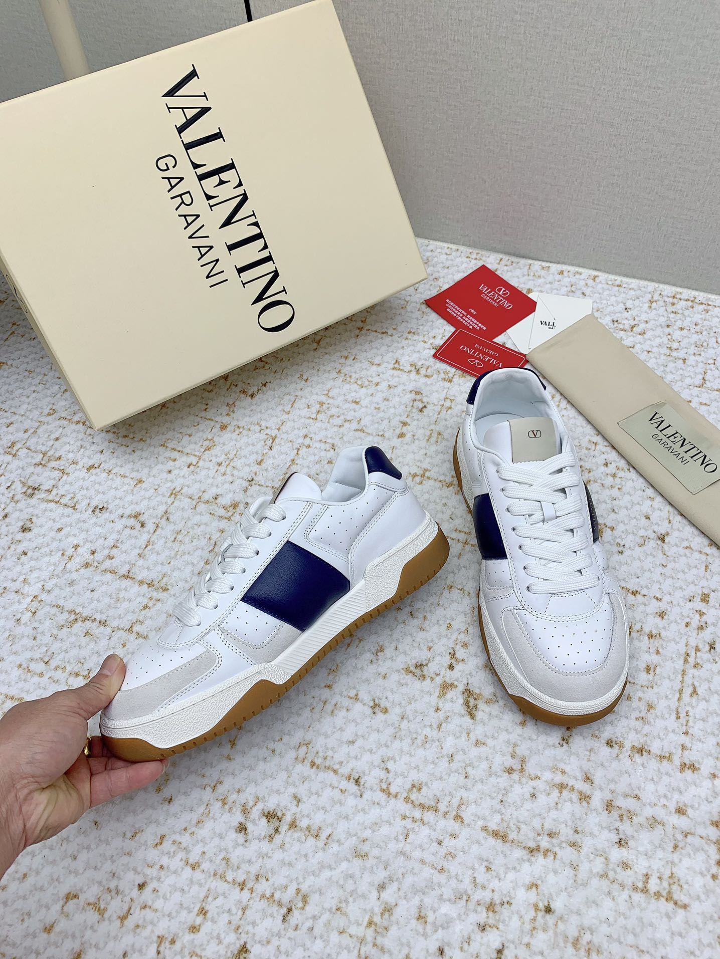 VT 25 Low Top Garavani Sneaker White Blue Cowhide 331677