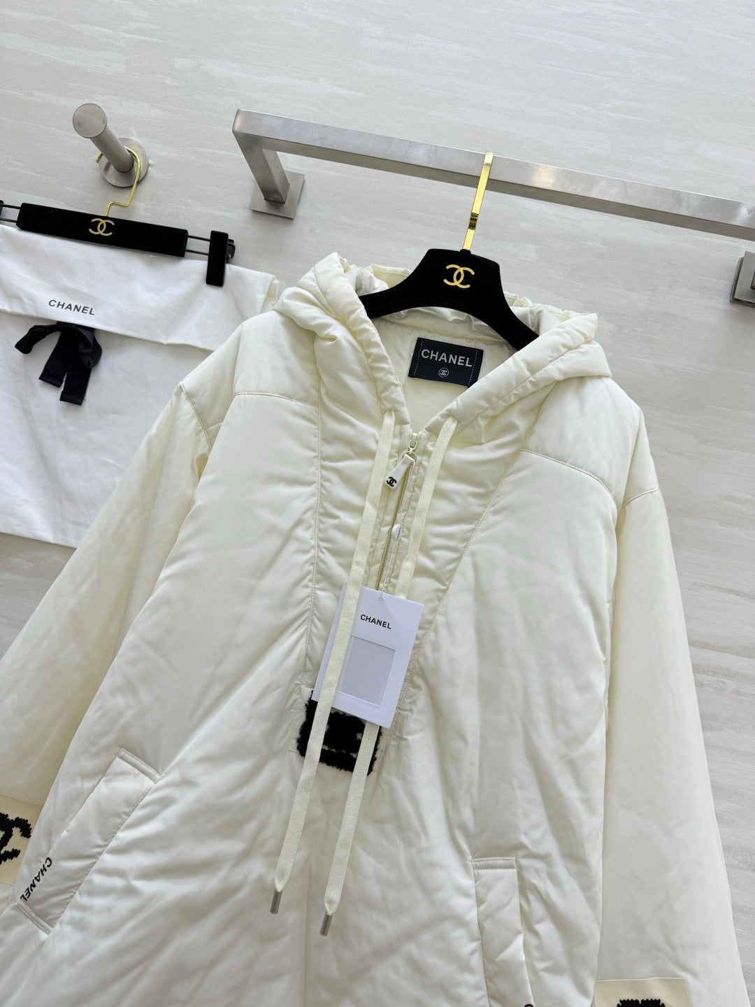 CC 26S Vintage Hooded Drawstring Puffer Jacket 435297