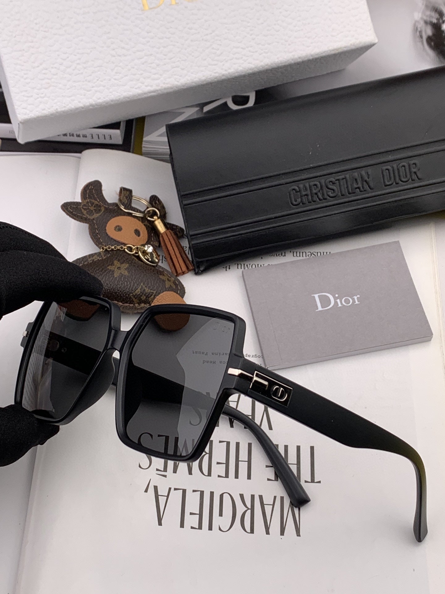 MONTAIGNE SQUARE SUNGLASS CD4780 IN ACETATE