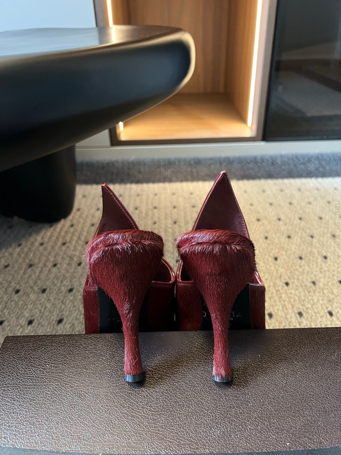 Alaia 26ss Pointed Toe Mules 10cm Burgundy Pony Hair
