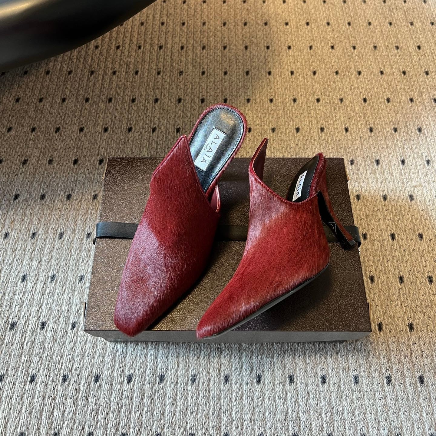Alaia 26ss Pointed Toe Mules 10cm Burgundy Pony Hair