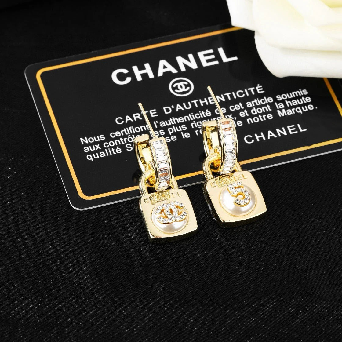CC Pendant Looked Double C Diamond Light Gold Earrings