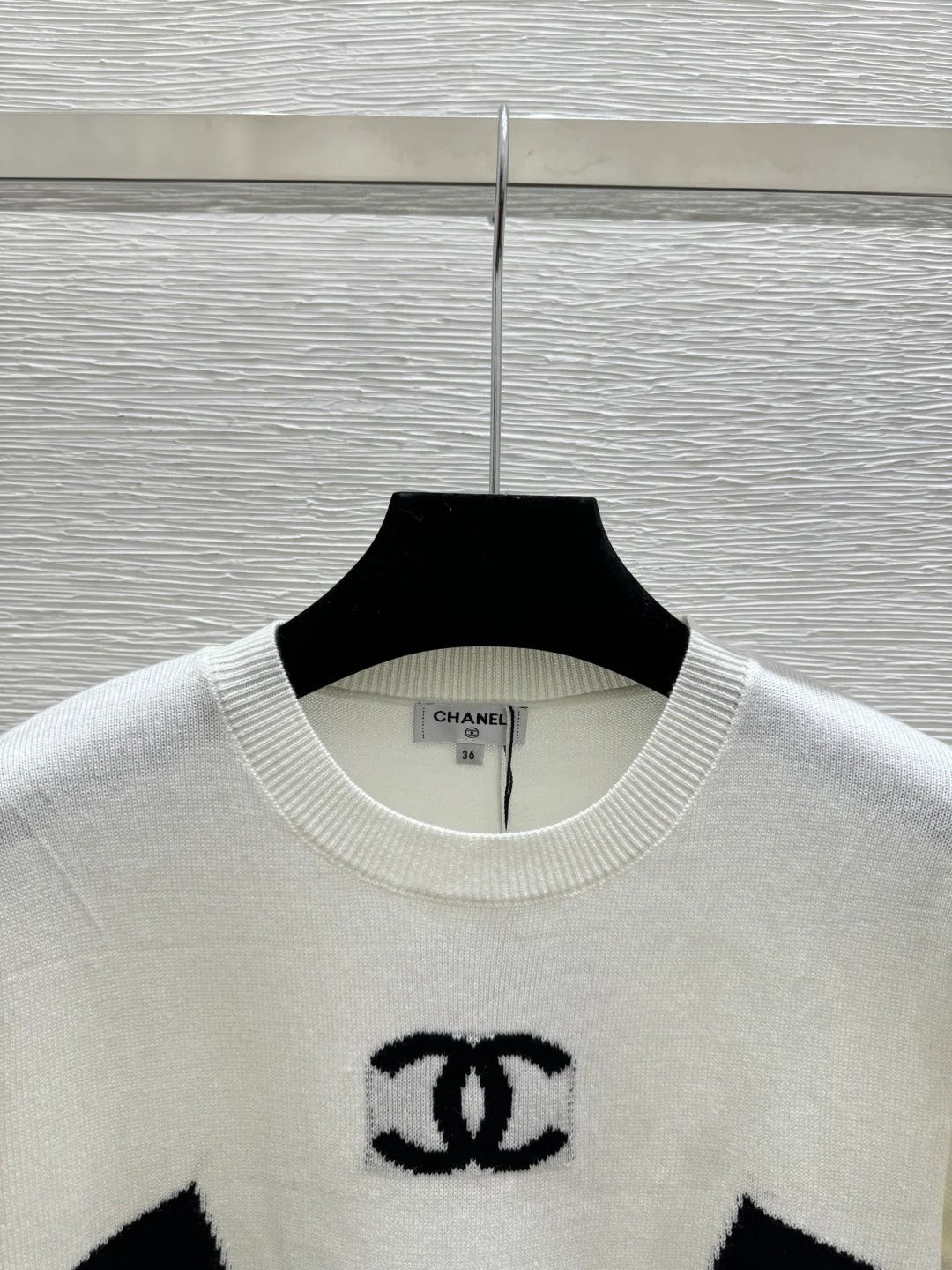 Chanel 2026 Round Neck Knitted Short Sleeve Black and White Wool 150555
