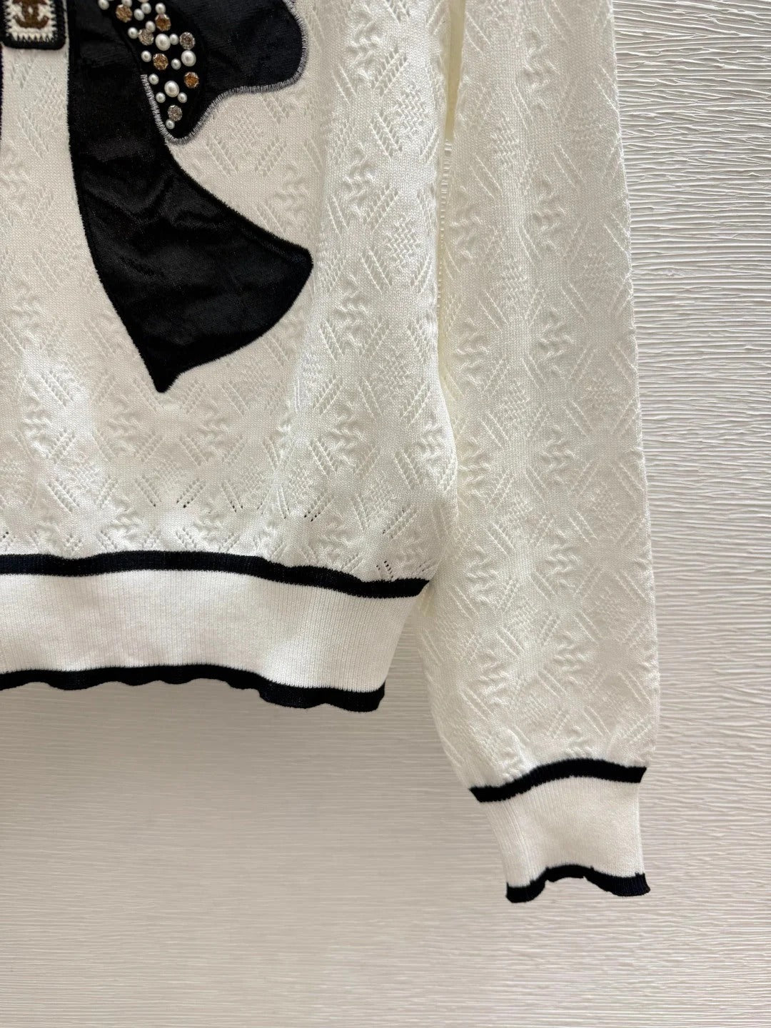 Chanel 2026 Bow Beaded Sailor Collar Knit Long Sleeve White Black Wool 913499