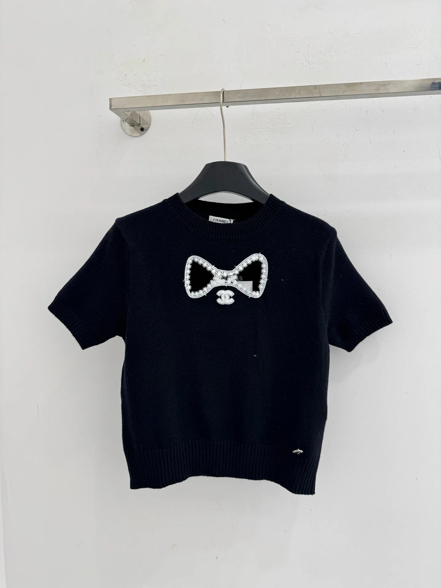 Chanel 2026 Bow Lace Trim Knit Short-Sleeve Top Black and White Wool 150436