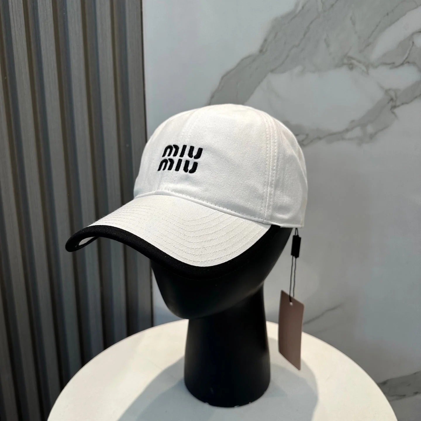 Miumiu Logo White Brim Cotton Hat 211761